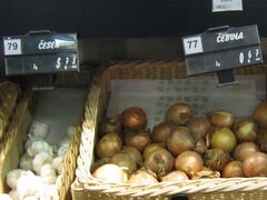 Lebensmittelpreise in Slowenien in Geschäften, Zwiebeln, Knoblauch