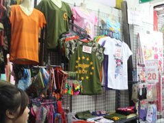 Coût des choses à Bangkok, Thaïlande, T-Shirts en vente