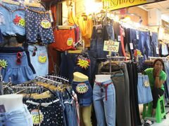 Coût des choses à Bangkok, Thaïlande, Jeans et shorts