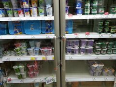 Thailand, Chiang Mai, Lebensmittelkosten, verschiedene Joghurts