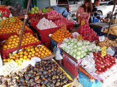 Thailand,Chiang Mai, Lebensmittelpreise, Mandarinen und rosa Äpfel zu 65 Baht