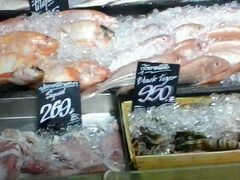 Chiang Mai, Thailand, Lebensmittelpreise, Scholle und Tintenfisch