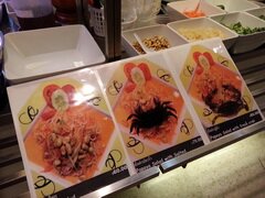 Prix des denrées alimentaires à Pattaya en Thaïlande, Salades, crabe avec papaye