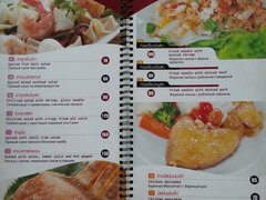 Les prix des restaurants à Pattaya, les plats avec des fruits de mer - menu de resuaurant