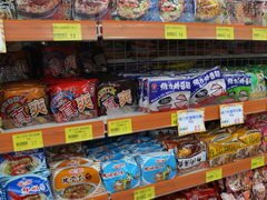 prix des aliments à Taiwan, nouilles sèches dans un emballage