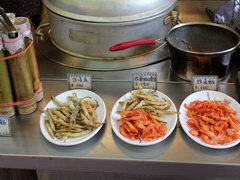 Lebensmittelpreise in Taiwan, gegrillte Shrimps auf der Straße