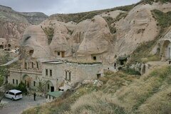 Hôtels de roche à Goreme en Turquie, Hôtel dans la roche à l'extérieur