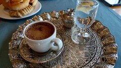 Prix à Goreme en Turquie dans les cafés et restaurants, Café dans un café pour touristes