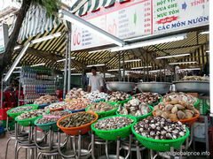 Vietnam, Dalat, Obstpreise, verschiedene Meeresfrüchte 