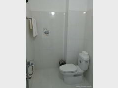 Vietnam, Nhatrang, Dans les maisons d'hôtes, la douche est généralement combinée avec les toilettes. 