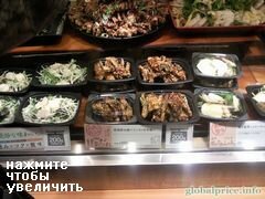 Plats cuisinés dans un supermarché du Japon, salade de poisson, Tokyo Station