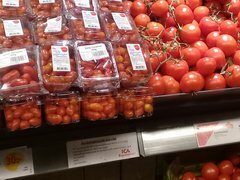 Lebensmittelpreise in Stockholm, Schweden, Tomaten im Laden