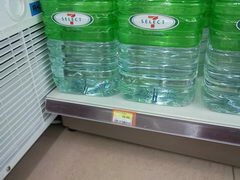 Lebensmittelpreise in Hua Hin, Thailand, Klares Wasser