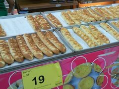 Lebensmittelsupermarkt in Hua Hin, Thailand, Verkauf von Brot